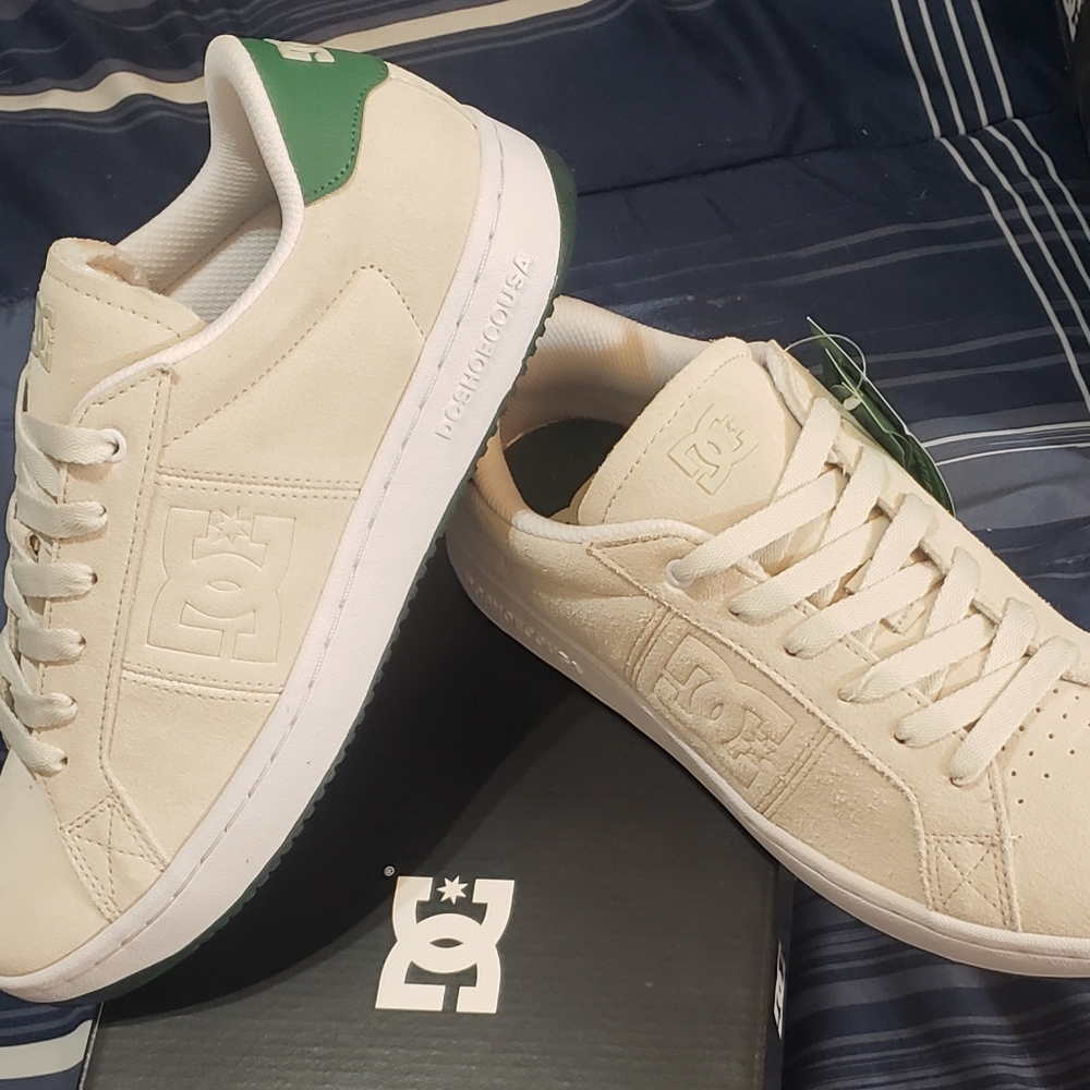 DC Strikers LE's in Suede, Mens 10